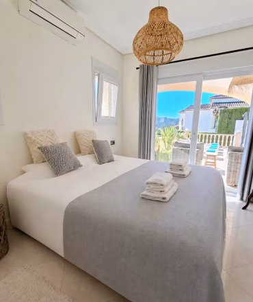 Casadorada-moraira-villa-short-stay-rental-bedroom-2.2