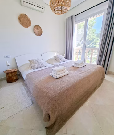 Casadorada-moraira-villa-short-stay-rental-bedroom-3.1