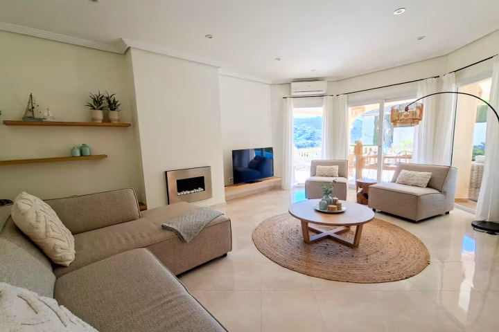 Casadorada-moraira-villa-short-stay-rental-interior